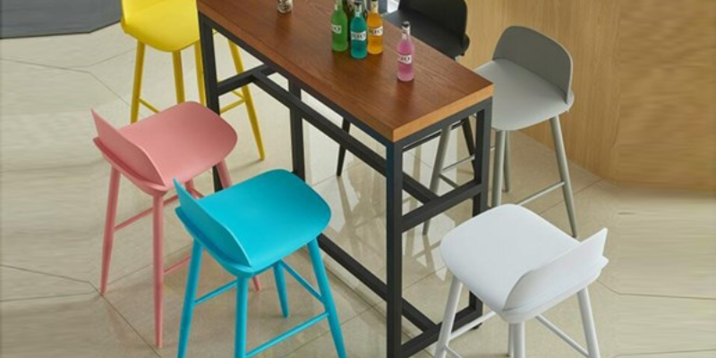Ghế bar trẻ trung cùng bàn chân sắt tĩnh điện