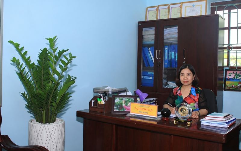 Mặt bàn làm việc rộng
